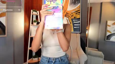 Snapshot of vienah chatting on September 19, 2025, 7:47 pm Karla online show from September 19, 2025, 7:47 pm