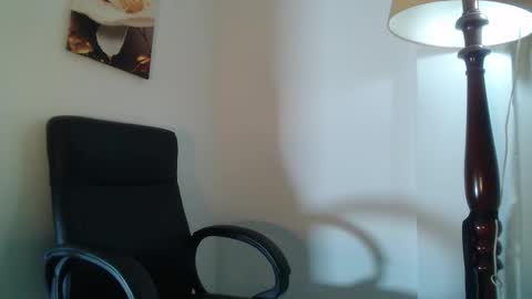 VIOLET  online show from February 25, 2026, 12:04 pm