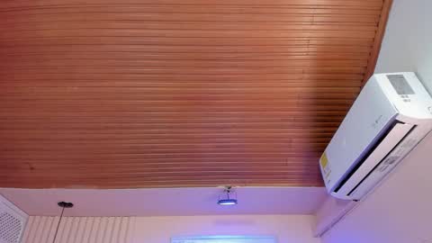 Snapshot of viiolett_lee chatting on October 16, 2025, 8:32 pm Viiolett online show from October 16, 2025, 8:32 pm