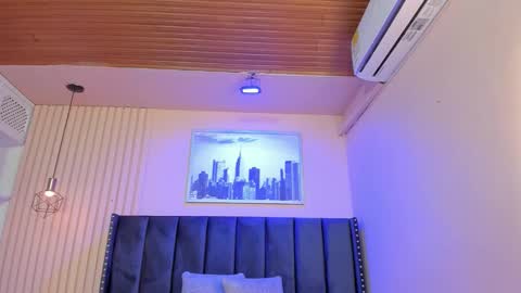 Snapshot of viiolett_lee chatting on October 31, 2025, 2:40 pm Viiolett online show from October 31, 2025, 2:40 pm