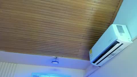 Snapshot of viiolett_lee chatting on November 5, 2025, 7:36 pm Viiolett online show from November 5, 2025, 7:36 pm