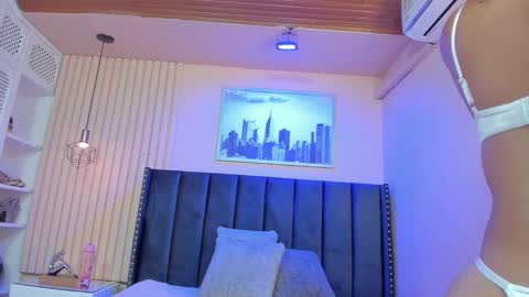 Snapshot of viiolett_lee chatting on November 9, 2025, 9:57 pm Viiolett online show from November 9, 2025, 9:57 pm