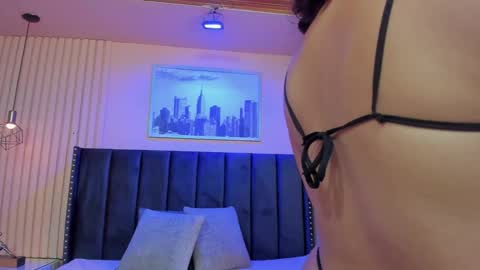 Snapshot of viiolett_lee chatting on November 15, 2025, 9:43 pm Viiolett online show from November 15, 2025, 9:43 pm