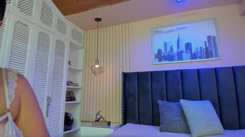 Snapshot of viiolett_lee chatting on November 28, 2025, 8:11 pm Viiolett online show from November 28, 2025, 8:11 pm