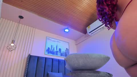 Viiolett online show from December 19, 2025, 7:43 pm