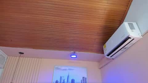 Viiolett online show from December 20, 2025, 7:54 pm