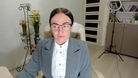 Ukrainian-woman online show from December 17, 2025, 6:08 am
