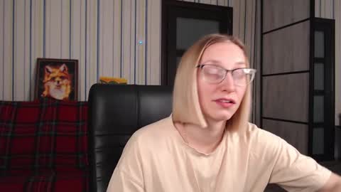 Snapshot of vikaericka chatting on December 5, 2025, 2:09 am Vika online show from December 5, 2025, 2:09 am