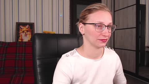 Snapshot of vikaericka chatting on February 17, 2026, 5:30 pm Vika online show from February 17, 2026, 5:30 pm