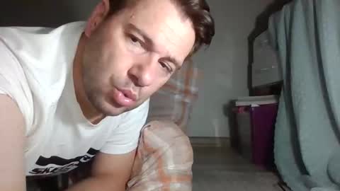 Snapshot of vikbika2 chatting on October 18, 2025, 6:08 pm Tom reunz online show from October 18, 2025, 6:08 pm