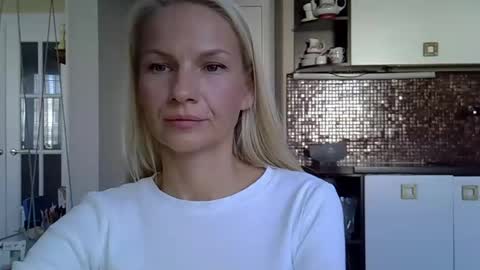 Snapshot of viki_loun5 chatting on October 1, 2025, 7:25 am viki_loun5 online show from October 1, 2025, 7:25 am