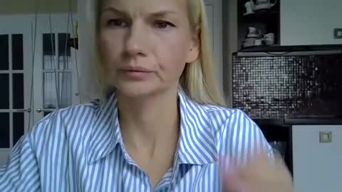 Snapshot of viki_loun5 chatting on October 2, 2025, 7:04 am viki_loun5 online show from October 2, 2025, 7:04 am