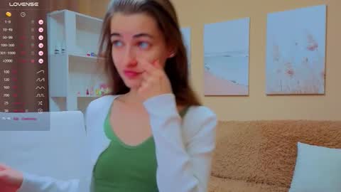 vikiberry online show from October 3, 2025, 10:01 am