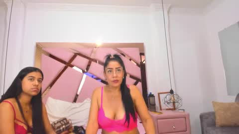 Snapshot of vikitomson chatting on February 3, 2025, 5:14 pm vikiTomson online show from February 3, 2025, 5:14 pm