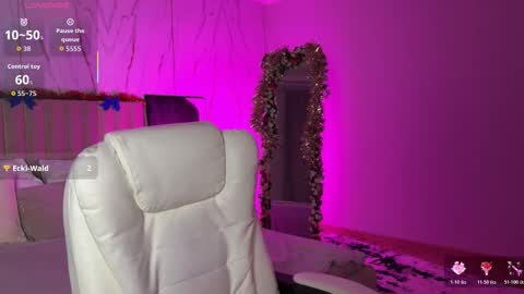Snapshot of vikky_moon chatting on December 23, 2025, 1:14 am Vikky online show from December 23, 2025, 1:14 am