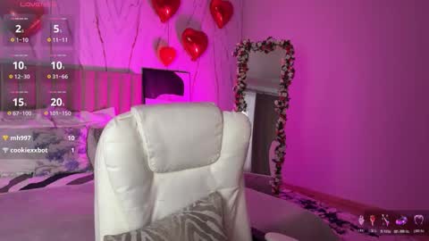 Snapshot of vikky_moon chatting on March 10, 2026, 1:32 am Vikky online show from March 10, 2026, 1:32 am