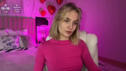 Snapshot of vikky_moon chatting on March 12, 2026, 1:01 am Vikky online show from March 12, 2026, 1:01 am