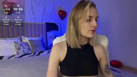 Snapshot of vikky_moon chatting on April 10, 2026, 1:22 am Vikky online show from April 10, 2026, 1:22 am