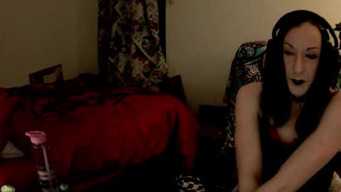 Snapshot of vikskikat chatting on December 8, 2024, 10:14 pm vikskikat online show from December 8, 2024, 10:14 pm