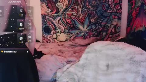 Snapshot of vikskikat chatting on January 14, 2026, 6:35 pm vikskikat online show from January 14, 2026, 6:35 pm