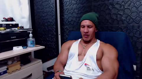 Viktor Herrera online show from February 12, 2025, 3:40 am