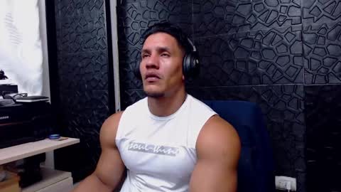 Viktor Herrera online show from March 4, 2025, 1:23 am