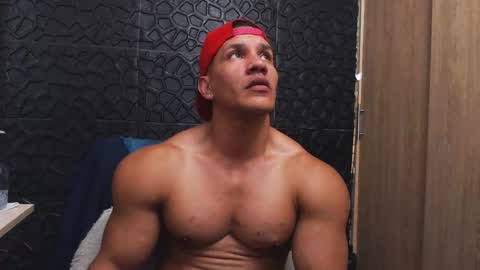 Viktor Herrera online show from November 2, 2025, 9:06 pm