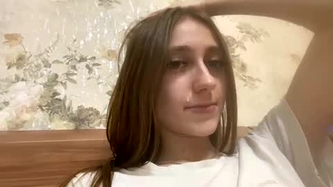 Snapshot of viktoria9898 chatting on January 4, 2025, 12:48 am Sweett online show from January 4, 2025, 12:48 am