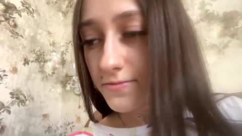 Snapshot of viktoria9898 chatting on February 19, 2025, 10:12 am Sweett online show from February 19, 2025, 10:12 am