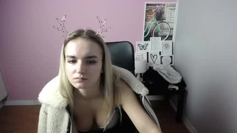 Snapshot of viktoria_lovely chatting on December 11, 2024, 2:11 pm viktoria_lovely online show from December 11, 2024, 2:11 pm