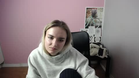 Snapshot of viktoria_lovely chatting on January 14, 2025, 9:13 am viktoria_lovely online show from January 14, 2025, 9:13 am
