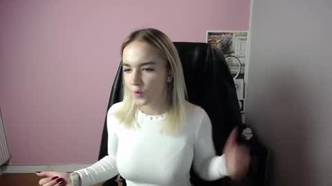 Snapshot of viktoria_lovely chatting on October 21, 2025, 8:59 am viktoria_lovely online show from October 21, 2025, 8:59 am