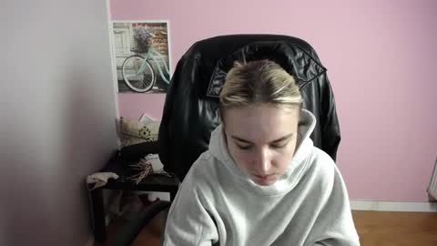 viktoria_lovely online show from April 2, 2026, 7:17 am