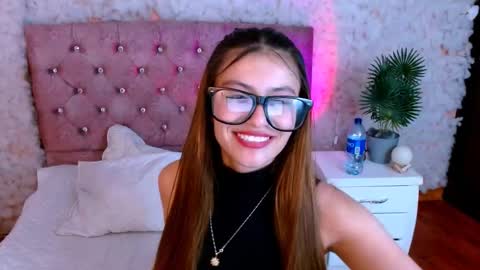 Snapshot of viky_evanss chatting on February 5, 2026, 6:12 pm viky_evanss online show from February 5, 2026, 6:12 pm