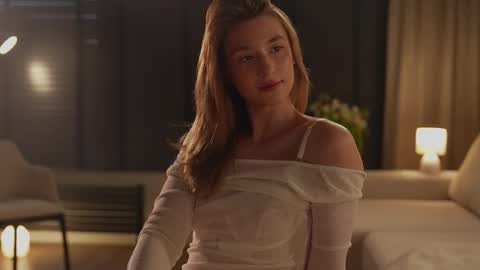 Lana online show from November 18, 2025, 9:47 am