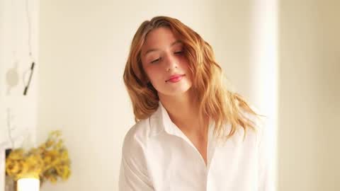 Snapshot of villanelle_l chatting on April 15, 2026, 12:01 pm Lana online show from April 15, 2026, 12:01 pm