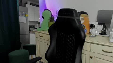 Vincent Strong online show from April 17, 2026, 9:23 am