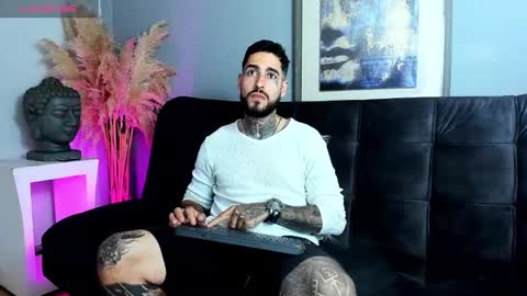 Snapshot of vincentsartori chatting on October 24, 2025, 7:21 pm Vincent Sartori online show from October 24, 2025, 7:21 pm