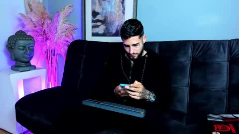 Snapshot of vincentsartori chatting on November 8, 2025, 12:16 pm Vincent Sartori online show from November 8, 2025, 12:16 pm