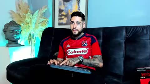 Snapshot of vincentsartori chatting on November 19, 2025, 9:15 pm Vincent Sartori online show from November 19, 2025, 9:15 pm