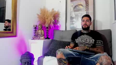 Snapshot of vincentsartori chatting on August 7, 2026, 6:54 pm Vincent Sartori online show from August 7, 2026, 6:54 pm