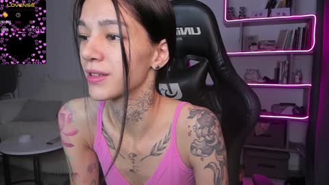 vinkitinkii online show from December 9, 2024, 6:12 am