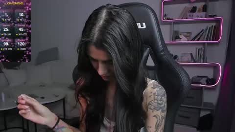 vinkitinkii online show from February 17, 2025, 6:42 am