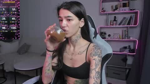 vinkitinkii online show from March 7, 2025, 6:24 am