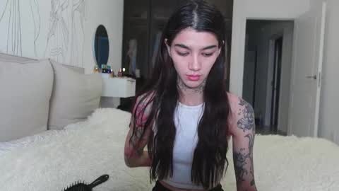 vinkitinkii online show from November 19, 2025, 6:02 am