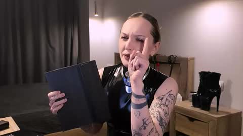 Snapshot of vinylstore chatting on January 31, 2026, 7:11 pm Diva Silvia online show from January 31, 2026, 7:11 pm