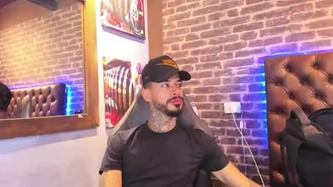 Snapshot of vinzenzrizzo chatting on October 20, 2025, 5:41 am ---Vinzen--- online show from October 20, 2025, 5:41 am