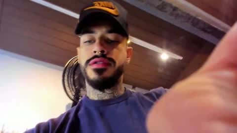 Snapshot of vinzenzrizzo chatting on October 28, 2025, 3:43 am ---Vinzen--- online show from October 28, 2025, 3:43 am