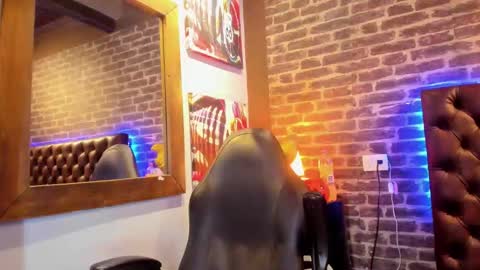 Snapshot of vinzenzrizzo chatting on October 31, 2025, 6:20 pm ---Vinzen--- online show from October 31, 2025, 6:20 pm