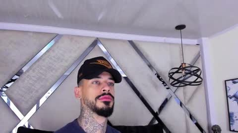 Snapshot of vinzenzrizzo chatting on November 8, 2025, 7:52 am ---Vinzen--- online show from November 8, 2025, 7:52 am